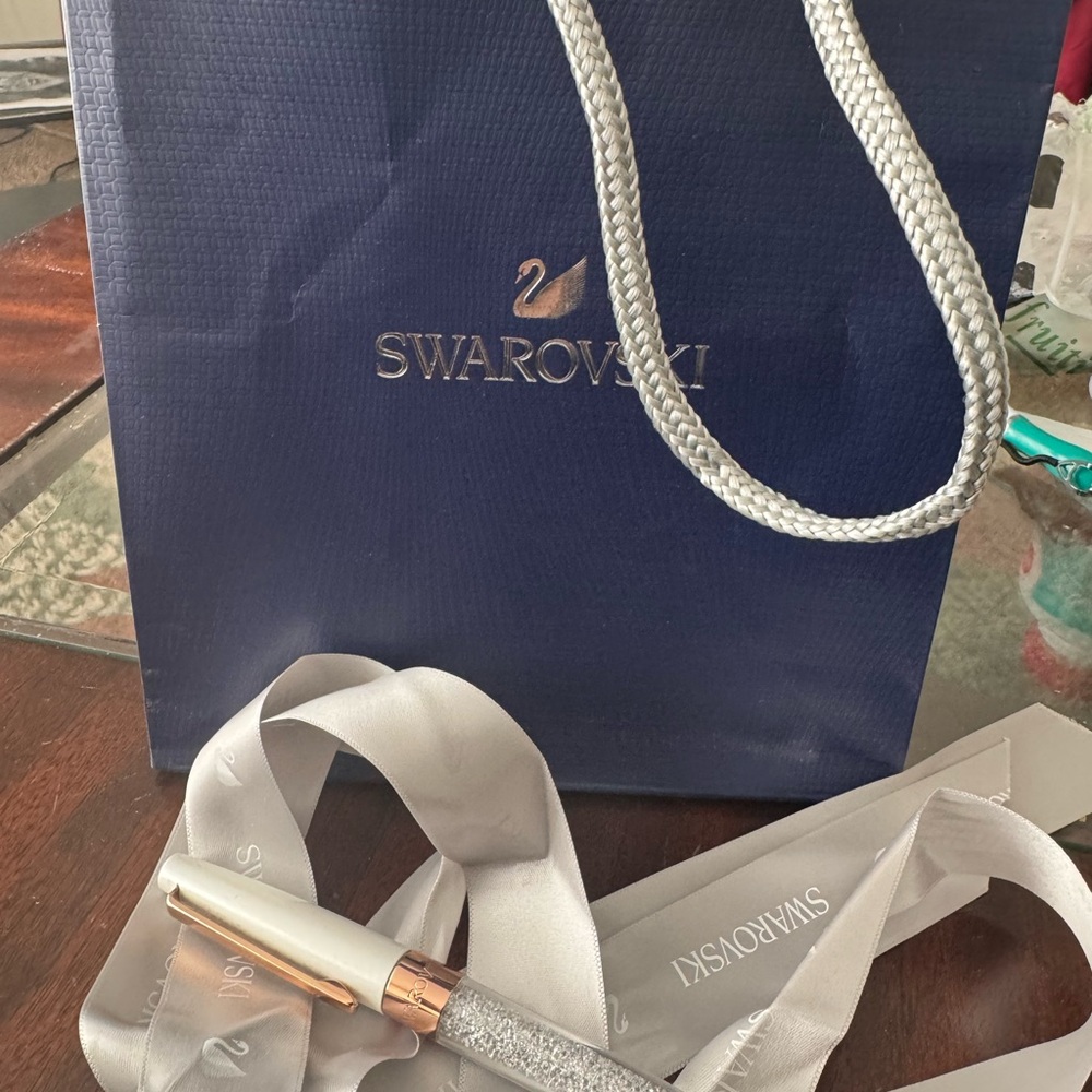 Swarovski 5354902 Ballpoint Pen Elegant White and rose gold Gold Pen-almost new - Picture 3 of 3